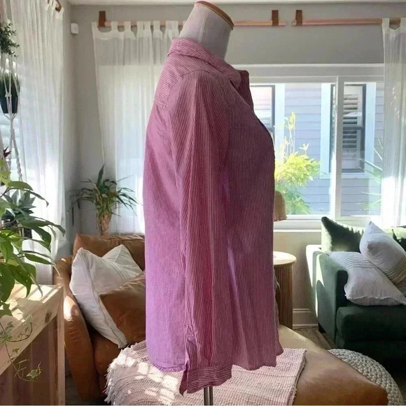 Old Navy red and white pleated button up - Picture 3 of 6